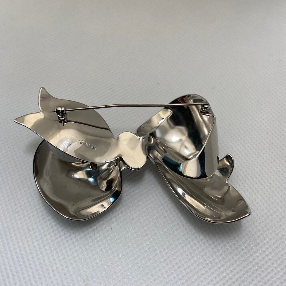 Vintage Monet Large Bow Silver Plated Brooch - Picture 4 of 5
